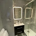 Les Bains Hotel
