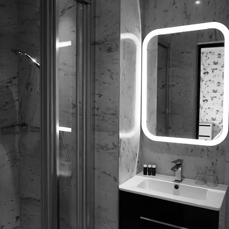 Les Bains Hotel