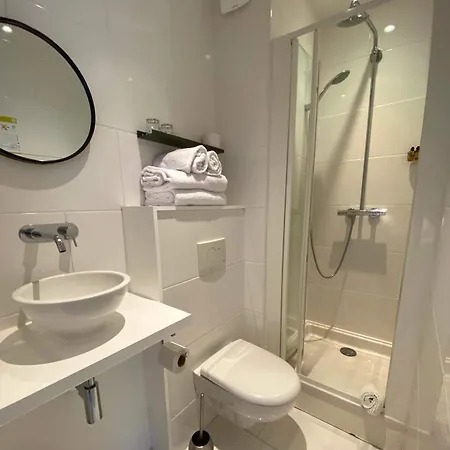 Les Bains Hotel