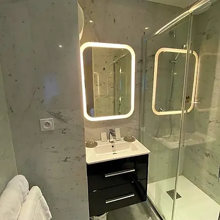 Les Bains 3*